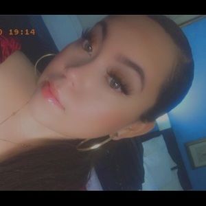 Meet your Posher, Annayka